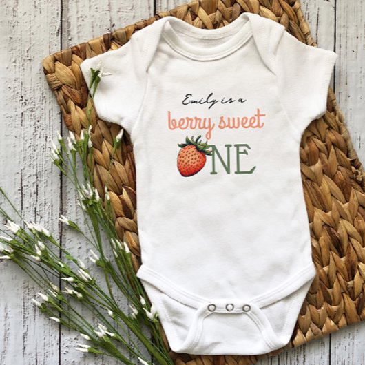 ストロベリーベリーファースト誕生日ヴィンテージ ベビーボディスーツ