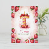 ストロベリー誕生日招待状レターTケーキテーマ 招待状 (スタンド正面)