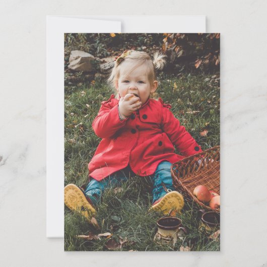 ストロベリ図解入りの、写真付きのーの最初の誕生日パーティー 招待状 (裏面)