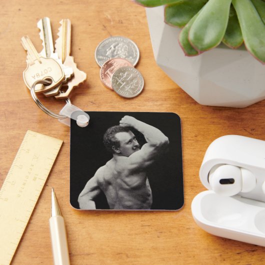 ストロングメンユーゲンサンドーボディビルによる新しいポーズ キーホルダー (デスク)