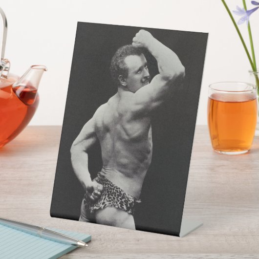 ストロングメンユーゲンサンドーボディビルによる新しいポーズ 台座サイン (インサイチュ)