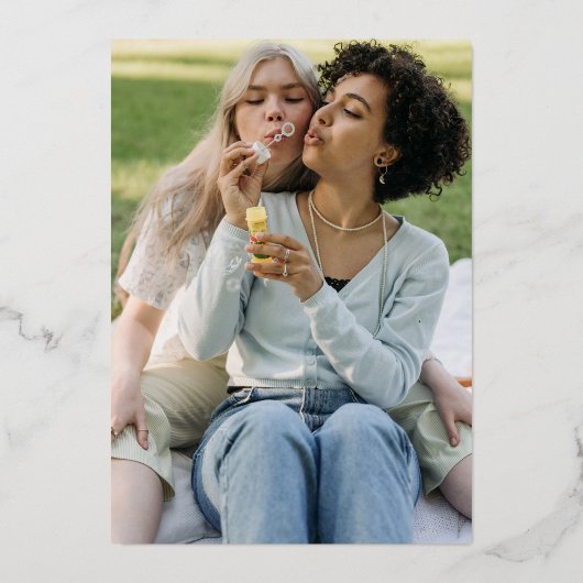 ストロ絵を描ークプライドフラグと金ゴールドハート結婚の 箔招待状 (裏面)