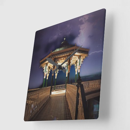 ストーミースカイアットブライトンビーチバンドスタンド スクエア壁時計 (傾斜)