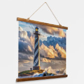 ストーミー波とドラマチックなライトハウスシースケープ 吊り下げ型タペストリー (傾斜あり)