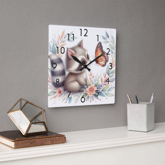 ストーリーブックウッドランドベビーアライグマとバタフライ スクエア壁時計 (オフィス)