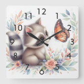 ストーリーブックウッドランドベビーアライグマとバタフライ スクエア壁時計 (正面)