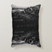 ストーンウィングスカル アクセントクッション (正面(垂直))