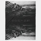 ストーンウィングススカル フリースブランケット (正面)