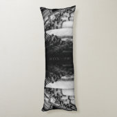 ストーンウィングススカル ボディピロー (裏面 (縦))