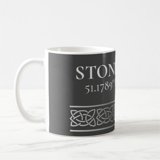 ストーンヘンジ緯度経度（濃色） コーヒーマグカップ (左)