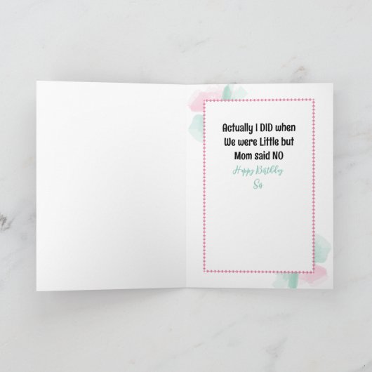 スナおもしろいーキーサッシー女性マンガシスター誕生日 カード (内部)