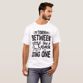 スナックのように見えるか食べるかで迷う面白いTシャツ Tシャツ (正面フル)