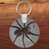 スナックのキーチェーンを持つオオカグモ キーホルダー (正面)