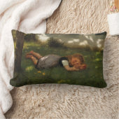 スナックタイム（草の上に横たわる甘い若い女の子） ランバークッション (ブランケット)