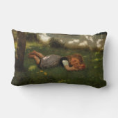 スナックタイム（草の上に横たわる甘い若い女の子） ランバークッション (裏面)