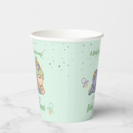 スナッグル男の赤ちゃん – 緑と紫のベビーシャワー 紙コップ (右)