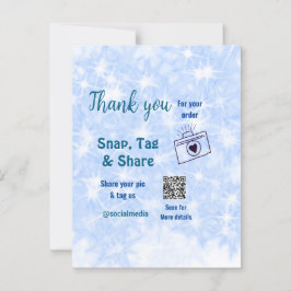 スナップタグをシェアしてソーシャルメディアで輝くブルーのQRコード ポストカード