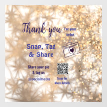 スナップタグをシェアしてソーシャルメディアで輝くQRコードとゴールドのグリッター