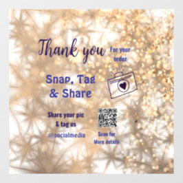 スナップタグをシェアしてソーシャルメディアで輝くQRコードとゴールドのグリッター ウィンドウサイン