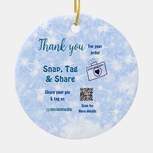 スナップラベル共有ソーシャルメディアq rコードグリッター青 セラミックオーナメント (正面)