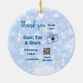 スナップラベル共有ソーシャルメディアq rコードグリッター青 セラミックオーナメント (裏面)