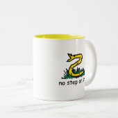 スニックミームGadsden parody SnekRight ツートーンマグカップ (正面右)