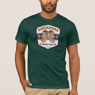 スニーカーが私たちのすべてロゴイメージ Tシャツ