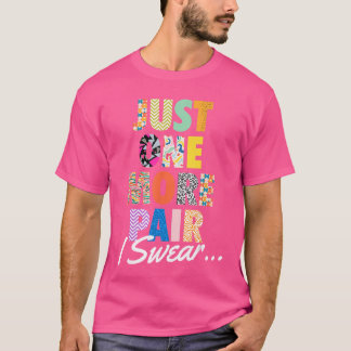 スニーカー好きのための「もう一足だけ」と誓うTシャツ Tシャツ