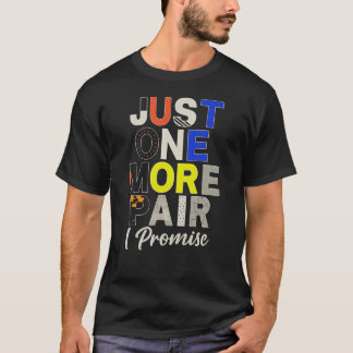 スニーカー好きのための"もう一足だけ" グラフィック Tシャツ