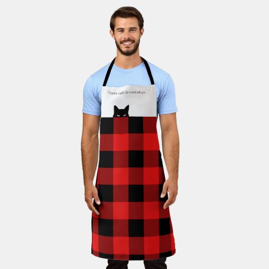 スニーカー猫バッファローチェック赤い格子柄エプロン エプロン (着用した状態)