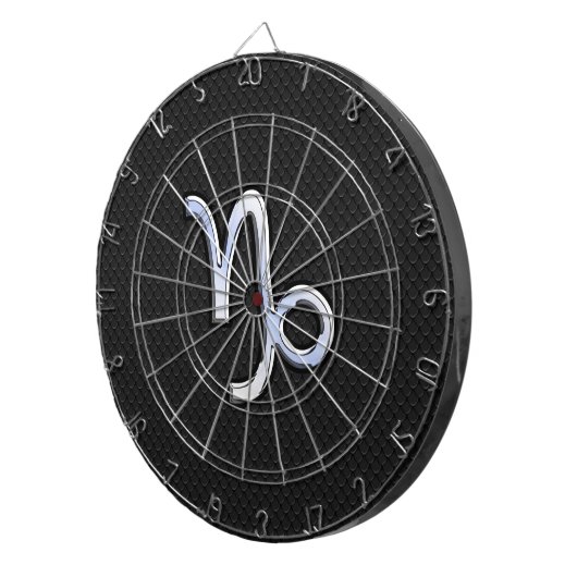 スネークスキン上のクロームのような山羊座〔占星術の〕十二宮図シンボル ダーツボード (正面右)