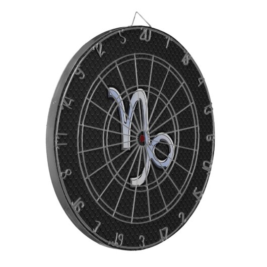 スネークスキン上のクロームのような山羊座〔占星術の〕十二宮図シンボル ダーツボード (正面左)