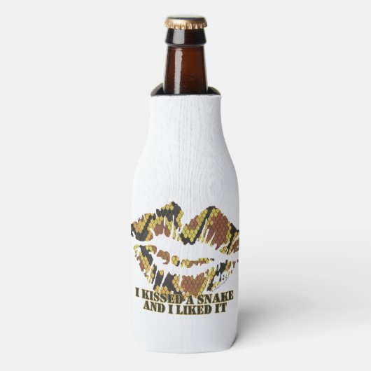 スネークブラウンと金ゴールドプリントにキス ボトルクーラー (ボトル正面)