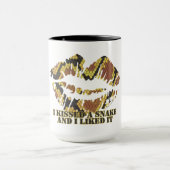 スネークブラウンと金ゴールドプリントにキス マグカップ (中央)