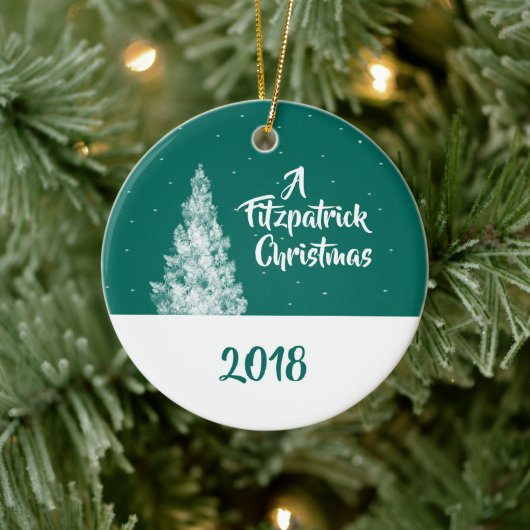 スノイミニマルツリーティール（緑がかった色）とホワイトホリデーキープサケ セラミックオーナメント (ツリー)