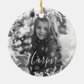 スノウミニマルムブラック&ホワイト名前をカスタムする セラミックオーナメント (裏面)