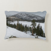 スノーイエラリーレイクカリフォルニア冬の風景 アクセントクッション (裏面)