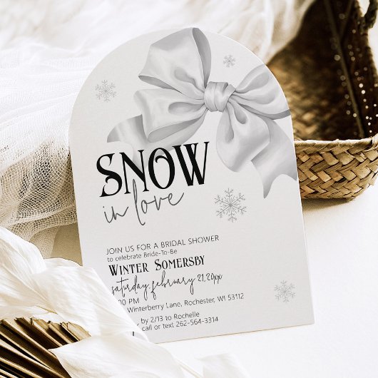 スノーインラブキュートボウブライダルシャワー冬のアーチ 招待状