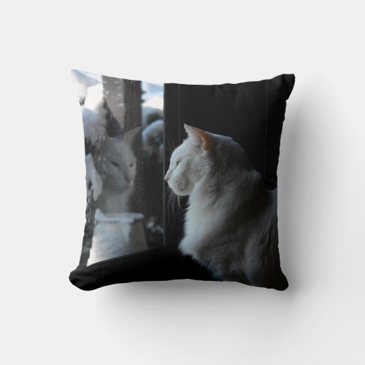 スノーウィーホワイト子猫枕 クッション (正面)