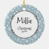 スノーエンジェルドッグおもしろいかわいいクリスマスホリデーおもしろい セラミックオーナメント (裏面)