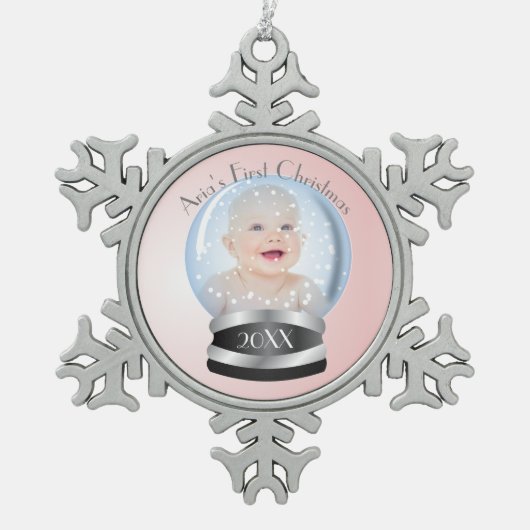 スノーグローブピンクガールベビー第1回クリスマスフォト スノーフレークピューターオーナメント (正面)