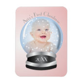 スノーグローブピンクガールベビー第1回クリスマスフォト マグネット (縦)