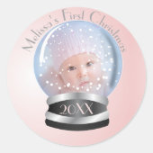スノーグローブピンクガールベビー第1回クリスマスフォト ラウンドシール (正面)