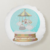 スノーグローブ冬イェティ男の赤ちゃんブルーかわいい ラウンドクッション (裏面)