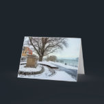 スノーコールズヒル プリマス MA カード<br><div class="desc">12 月の雪の降る日に、私はマサチューセッツ州プリマスにある歴史的なコールズヒルのこの写真を撮りました。 港の海の景色の中には、 サーカスカス、マサチューセッツの像、プリマスロックキャノピーがあります。</div>