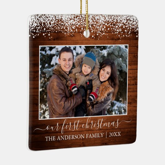 スノートップウッド私たちの初めてのクリスマス家族の写真 セラミックオーナメント (右)