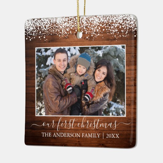 スノートップウッド私たちの初めてのクリスマス家族の写真 セラミックオーナメント (左)
