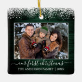 スノートップグリーンウッド私たちの初めてのクリスマス写真 セラミックオーナメント (正面)