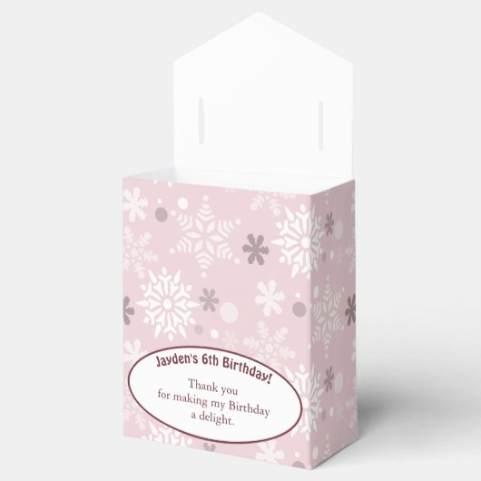 スノーフレークをテーマにした6thバースデーパーティー淡い色のピンク フェイバーボックス (オープン)