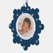 スノーフレークエレガントネイビーベビーの初めてのクリスマス オーナメントカード (左)